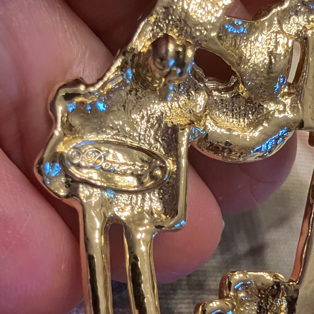 DANECRAFT SIGNED GOLD TONE ARTIST’S BROOCH - Picture 8 of 9